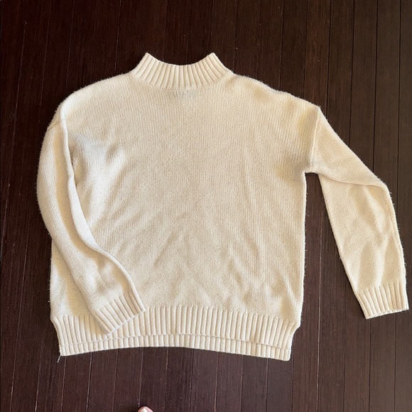 Forever 21 Ivory Knit Pullover - Picture 1 of 3